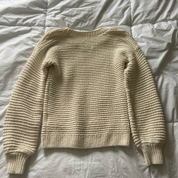 Small Abercrombie & fitch cream colored sweater - Picture 7 of 8